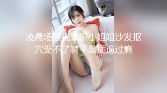 温柔似水的长筒靴小妹✿蹲那里静静的排尿✿很有淑女范